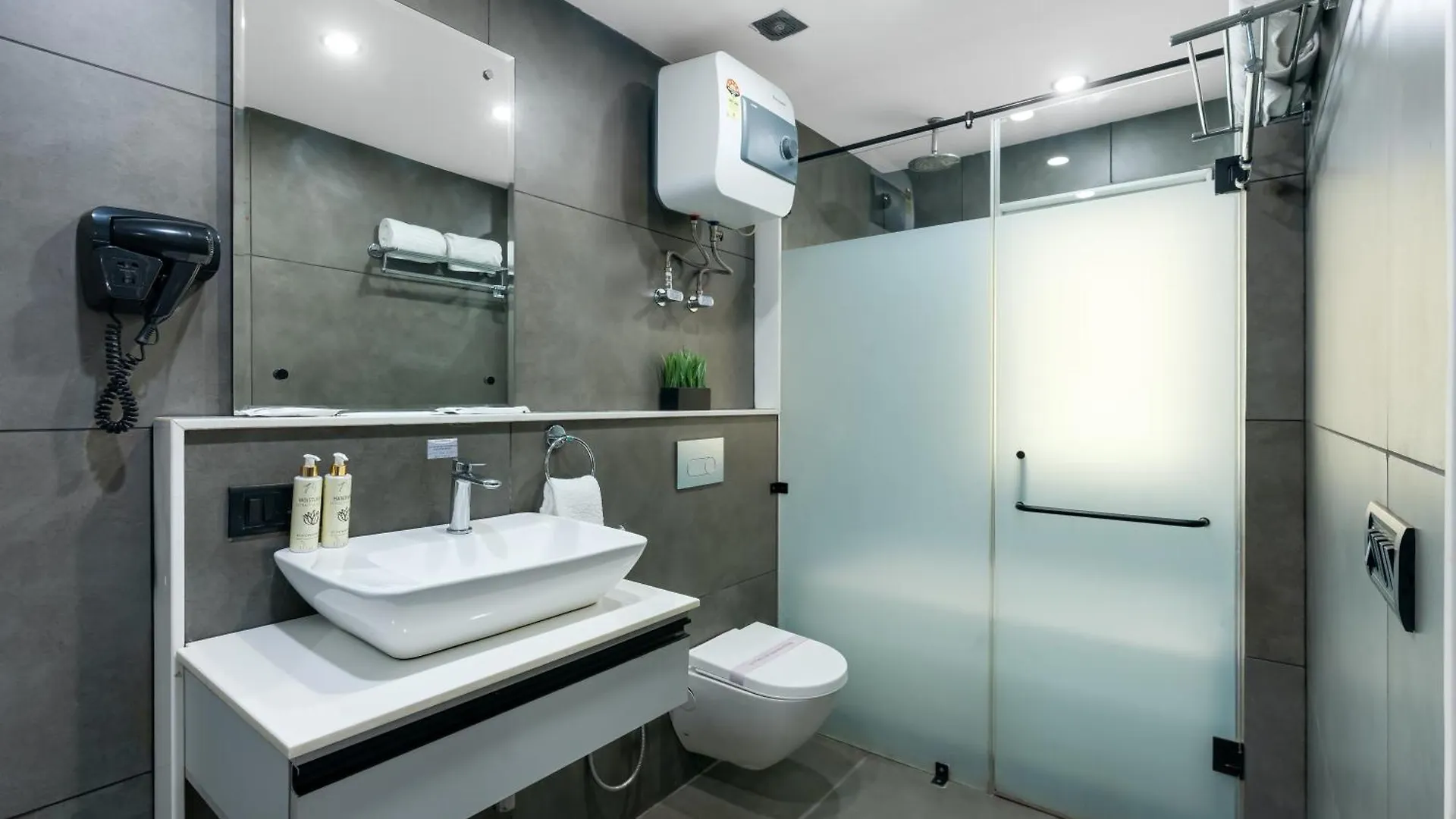 Bedchambers Serviced Apartments, Mg Road Gurgaon 0*,